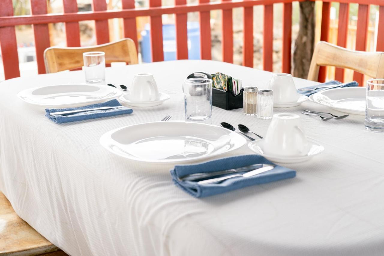 Hostal Santa Maria Floreana Екстериор снимка