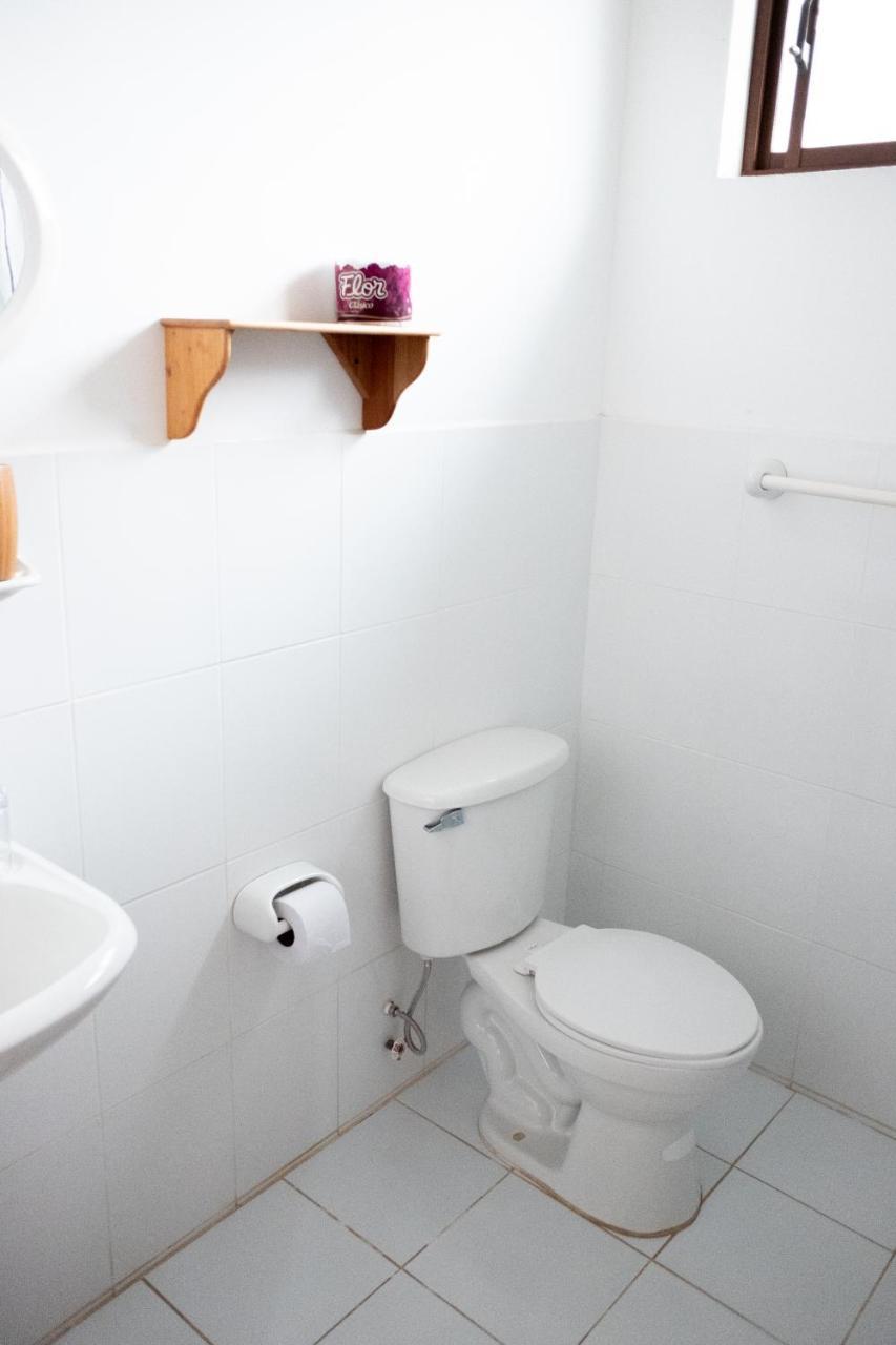 Hostal Santa Maria Floreana Екстериор снимка